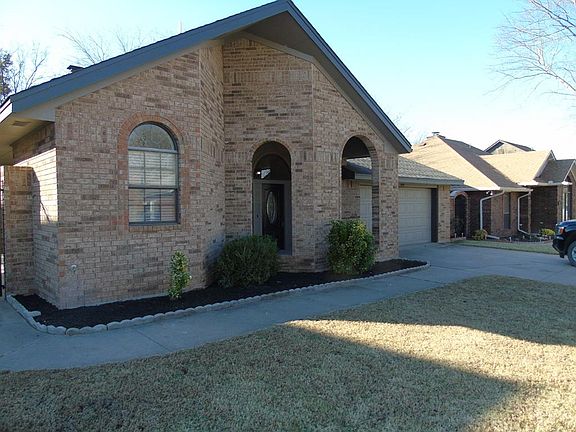 2nd image of 3011 NE Stratford Cir