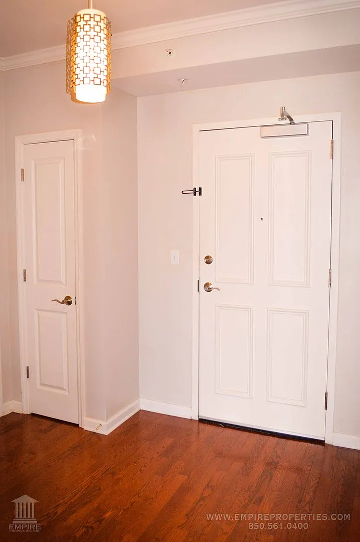 Downtown Condo in The Tennyson — Photo 2