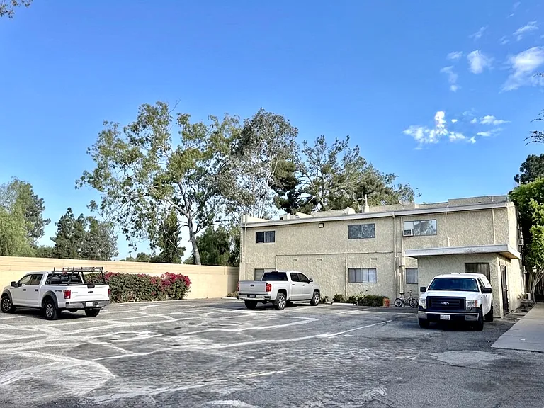 12521 Saticoy St #7 — Photo 21