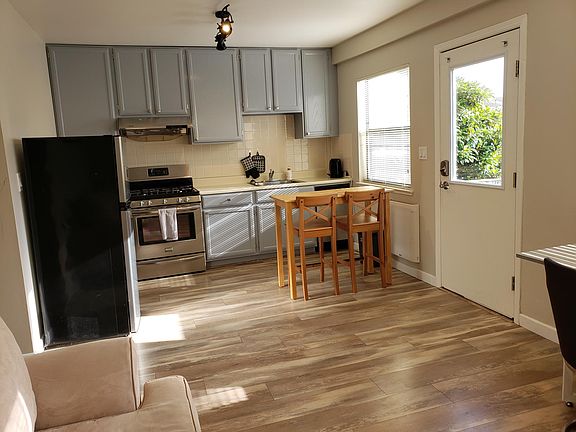 4th image of 2425 21st Ave