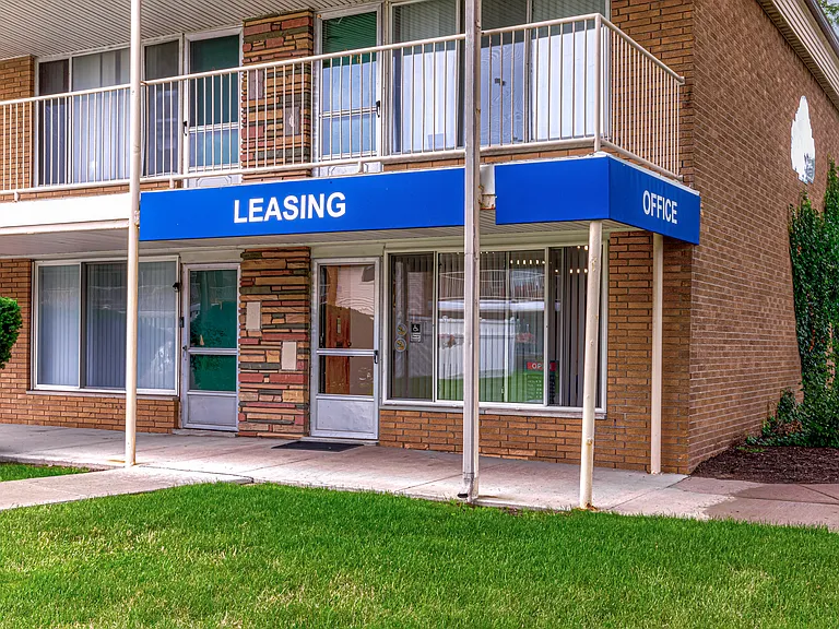 Manor House Apartments — Photo 43