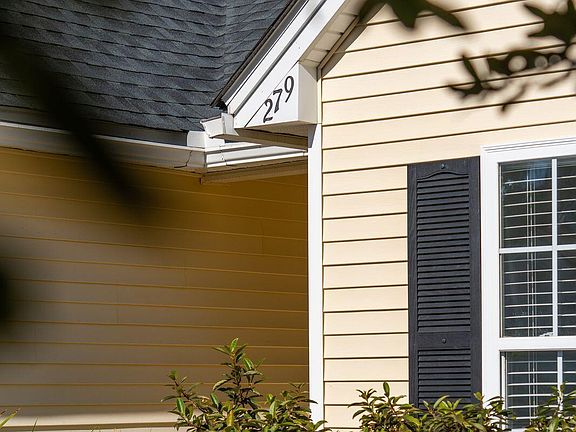 2nd image of 279 Avonshire Dr