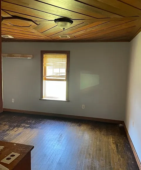 103 S Main St — Photo 8