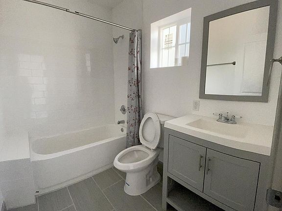3rd image of 1114 S Orange Dr #1116-11/2
