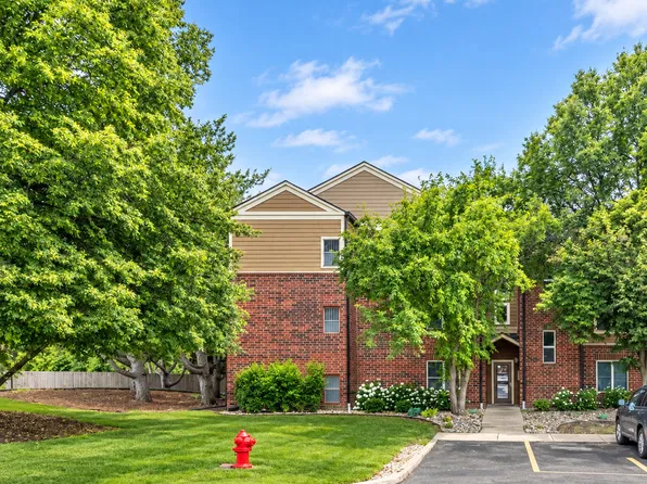 214 Glengarry Dr APT 201, Bloomingdale, IL 60108