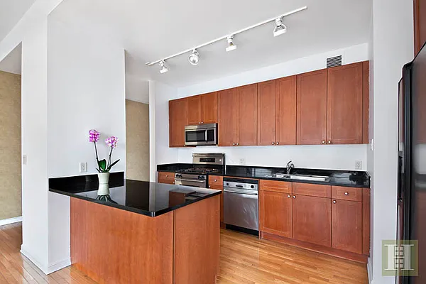 Rented by Halstead Real Estate | media 27