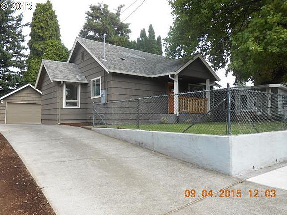 3rd image of 4105 SE Monroe St