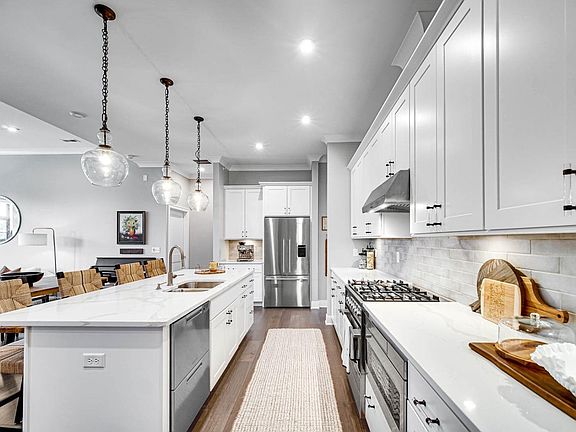 3rd image of 204 Campbell St #303