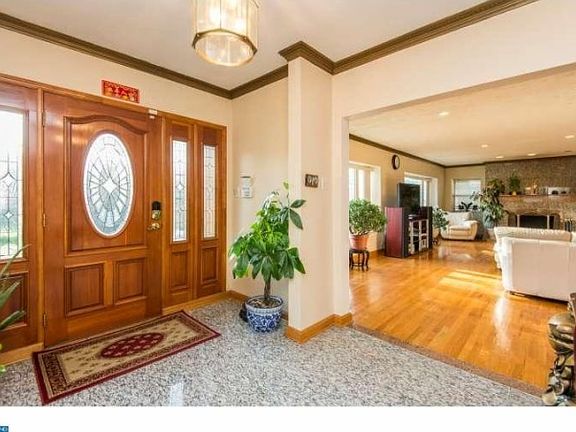 3rd image of 1503 Juniper Ave
