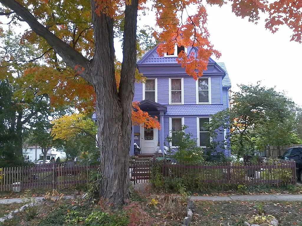 666 Dennis St photo 1