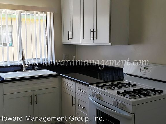 5th image of 1920 Cloverfield Blvd APT 5