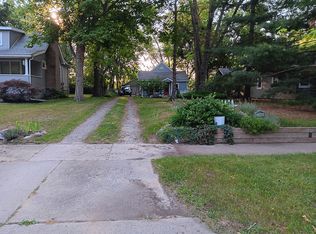 22900 Lake Way St, Farmington, MI