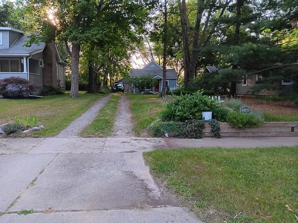 22900 Lake Way St, Farmington, MI 48336