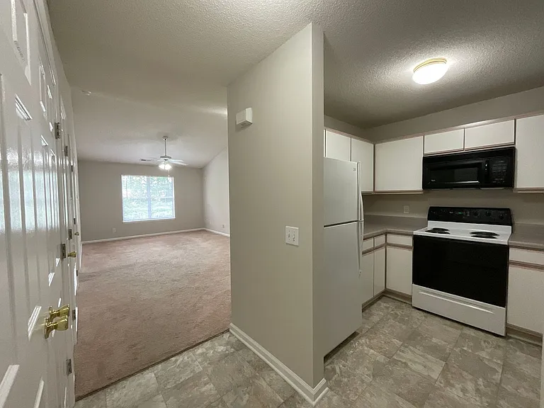 Meridian Park Apartments — Photo 21