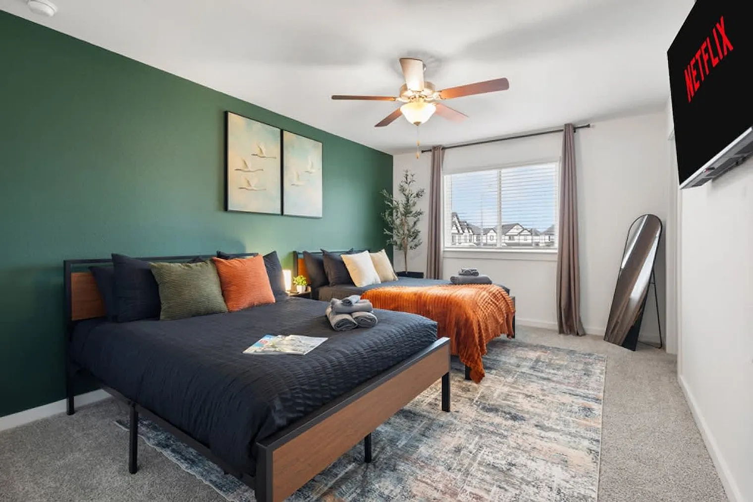 4 bed, 2.0 bath, 2195 sqft, $3,776 — Photo 2