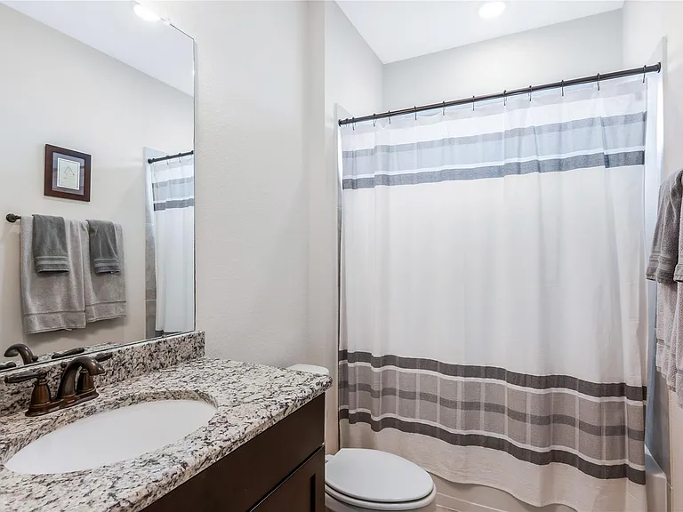 9211 Lowell Cliff Dr — Photo 8