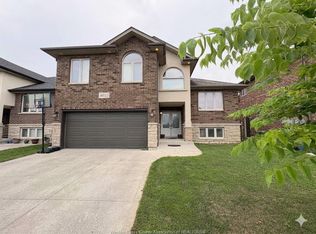 4033 Cosenza St, Windsor, ON N9G0B2