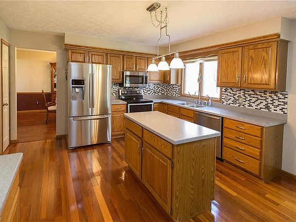 3rd image of 392 Mulberry Ln