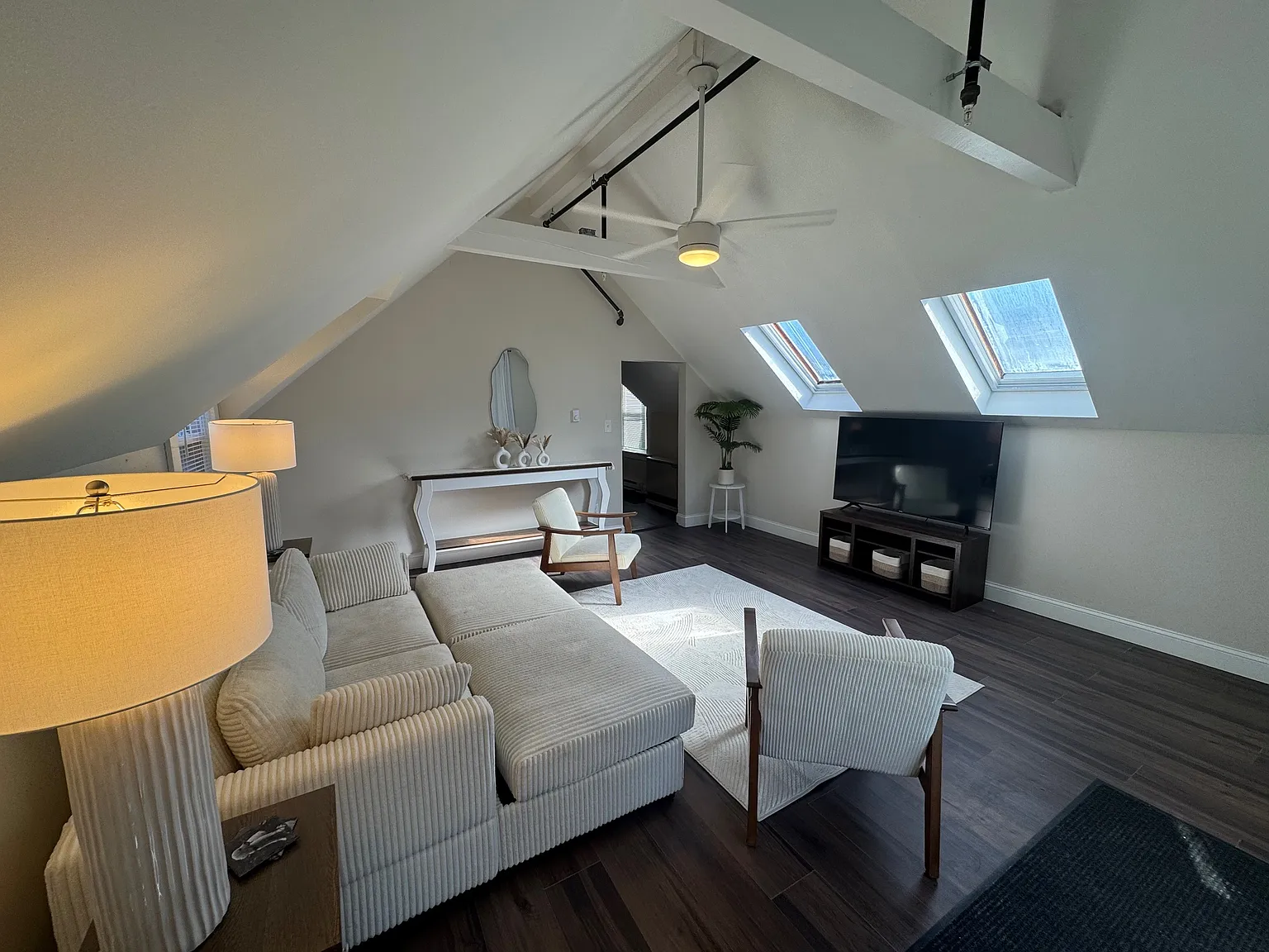 1 bed, 964 sqft, $2,000 — Photo 3