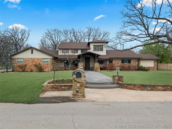 2911 E 70th Ct, Tulsa, OK 74136