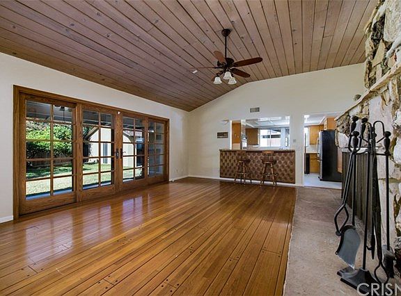 3rd image of 901 Lorinda Dr