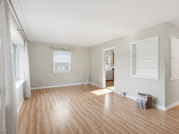5th image of 1539 Vine St