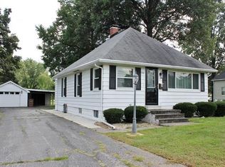926 E Leonard St, Staunton, IL 62088