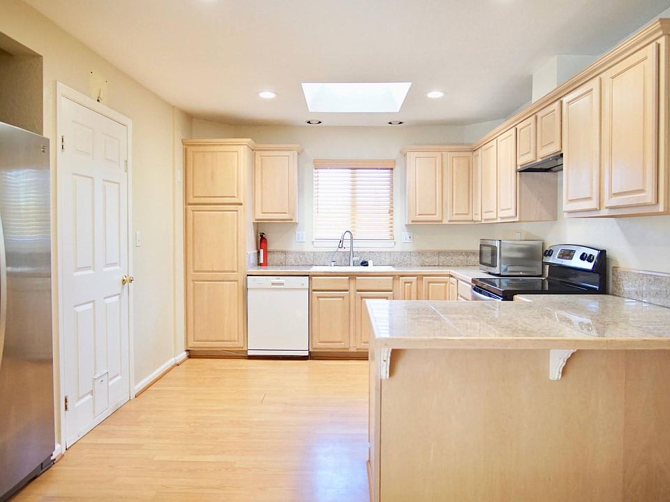 1st image of 4732 Manitoba Dr