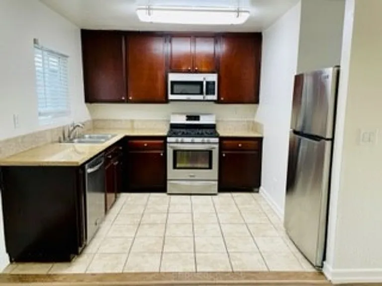 321 Hillside Ter — Photo 13