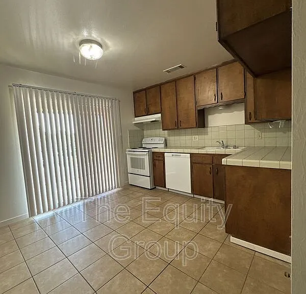 733 S County Center Dr #H — Photo 3