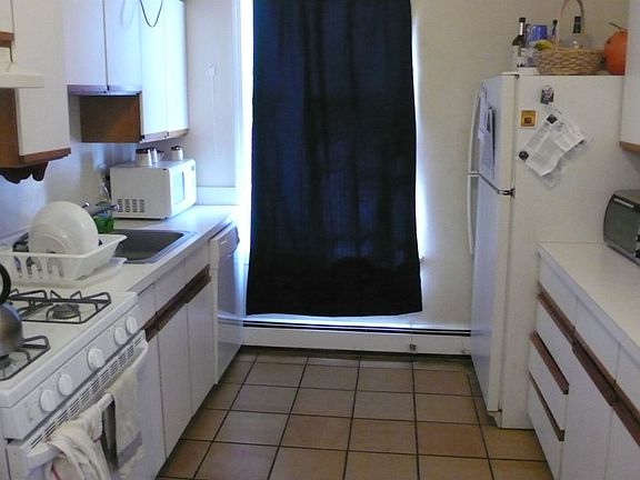 2nd image of 115 Hampshire St