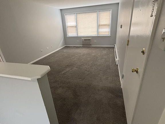 3rd image of 1369 River Dr APT 5