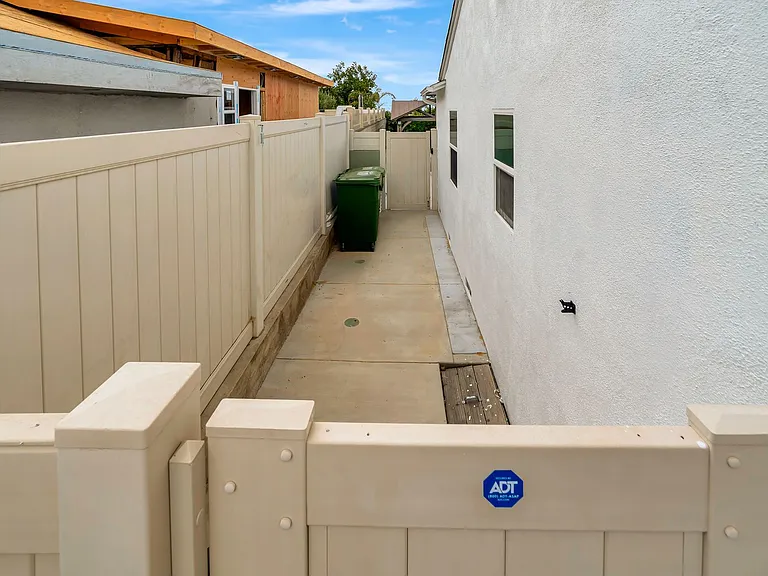 10951 Whitegate Ave — Photo 43