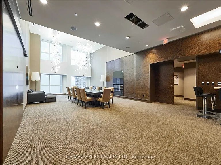 386 Yonge St #503 — Photo 30