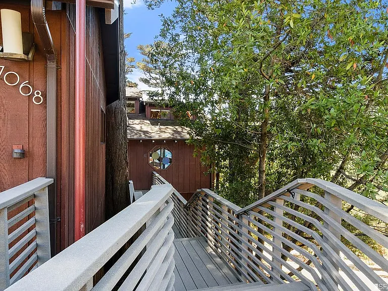 7068 Sayre Dr — Photo 35