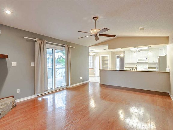 4th image of 4749 Pebble Creek Dr