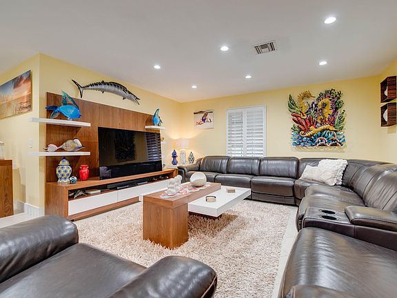 3rd image of 27328 Jamaica Ln