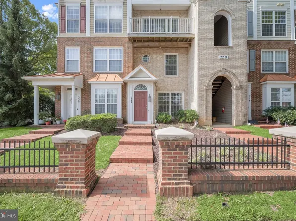 222 Fallsgrove Blvd #2, Rockville, MD 20850