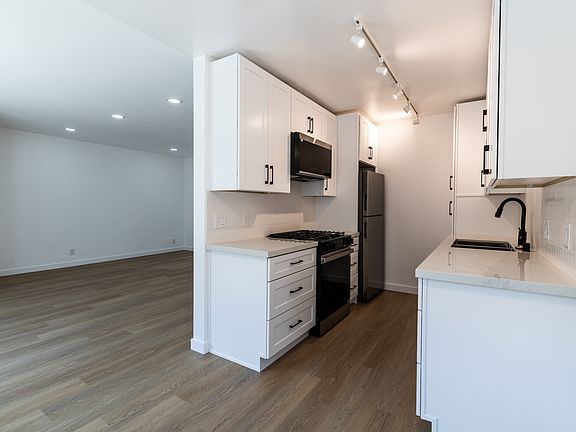 2nd image of 4061 Lafayette Pl APT 1
