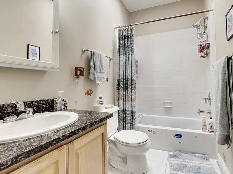 726 Quincy St NW #A — Photo 16