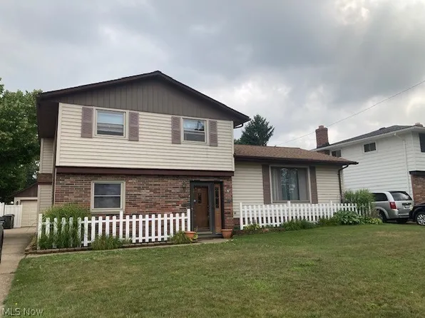 3071 Hetzel Dr, Parma, OH 44134