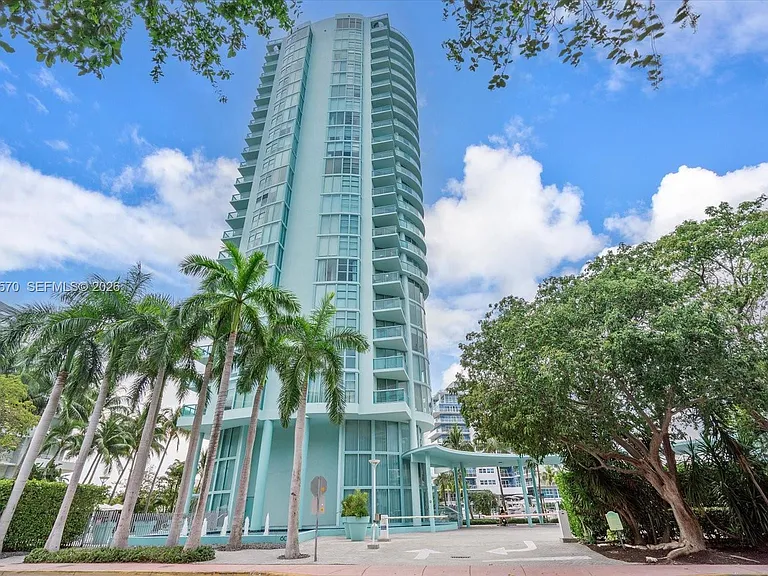 6000 Indian Creek Dr #8B — Photo 1