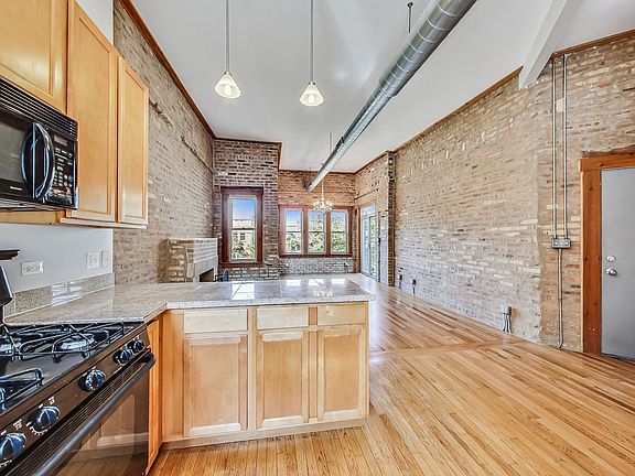 5th image of 1637 W Pratt Blvd APT 3W