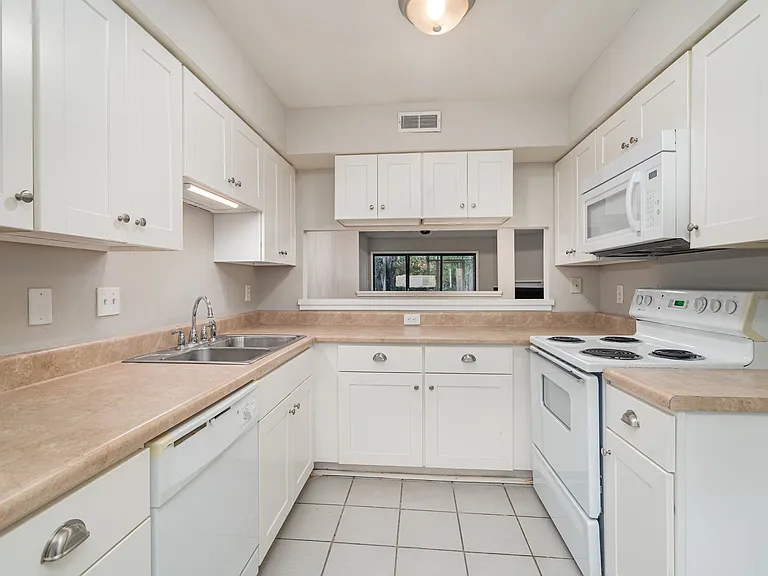 8005 Horse Chestnut Ln — Photo 14