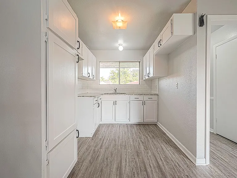 5646 Cedarburg Dr — Photo 13