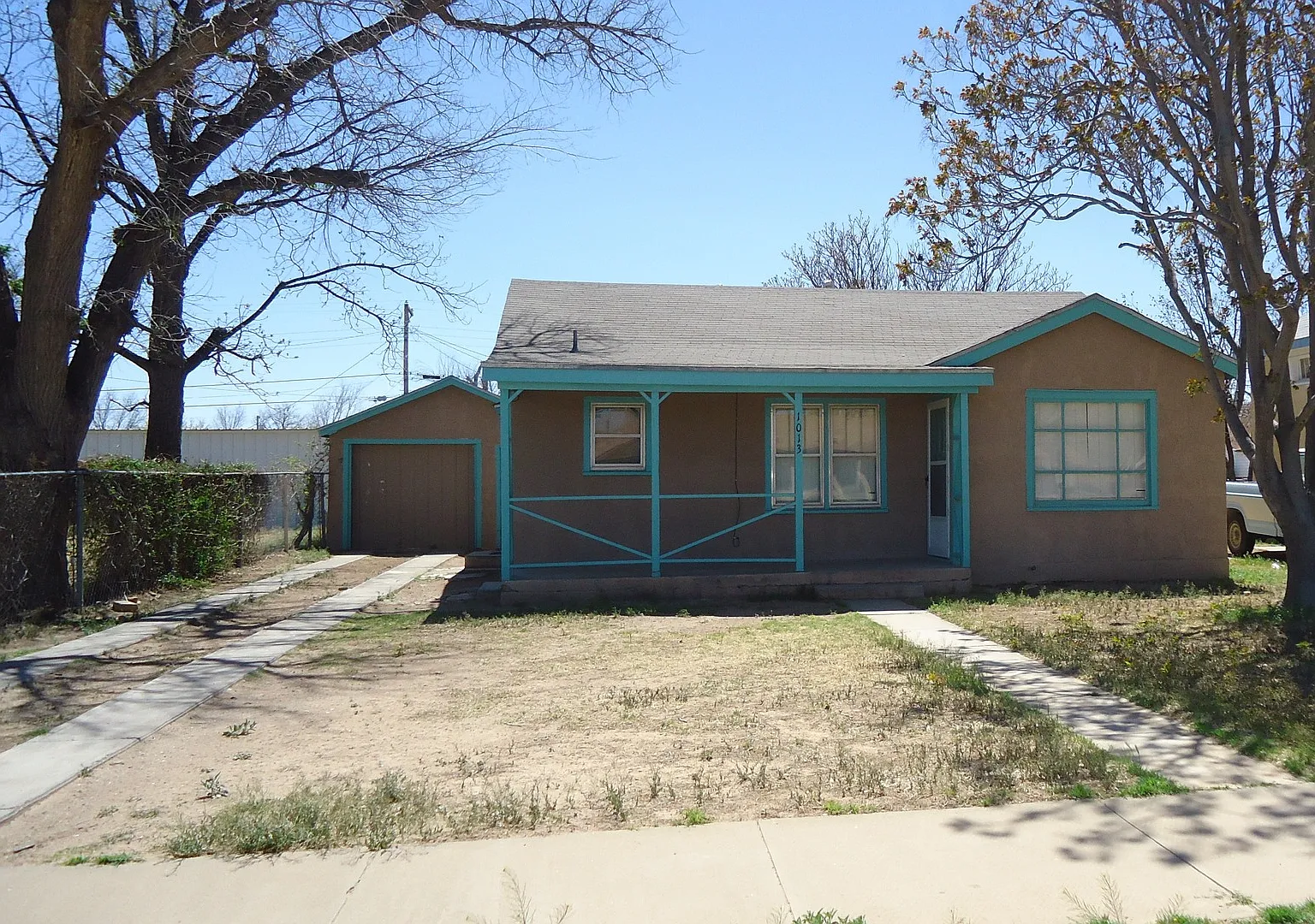 Cute Two Bedroom — Photo 1