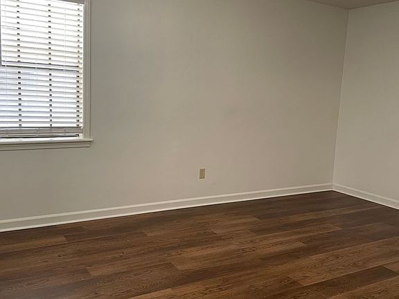 4th image of 113 W Bankhead St #205