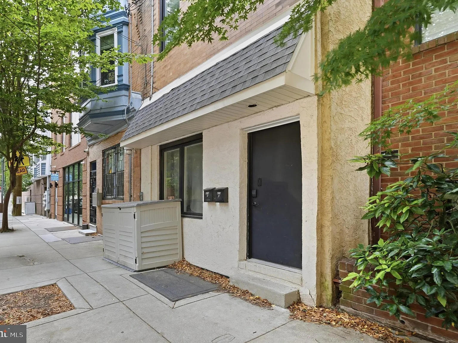 2 bed, 2000 sqft, $2,200 — Photo 1