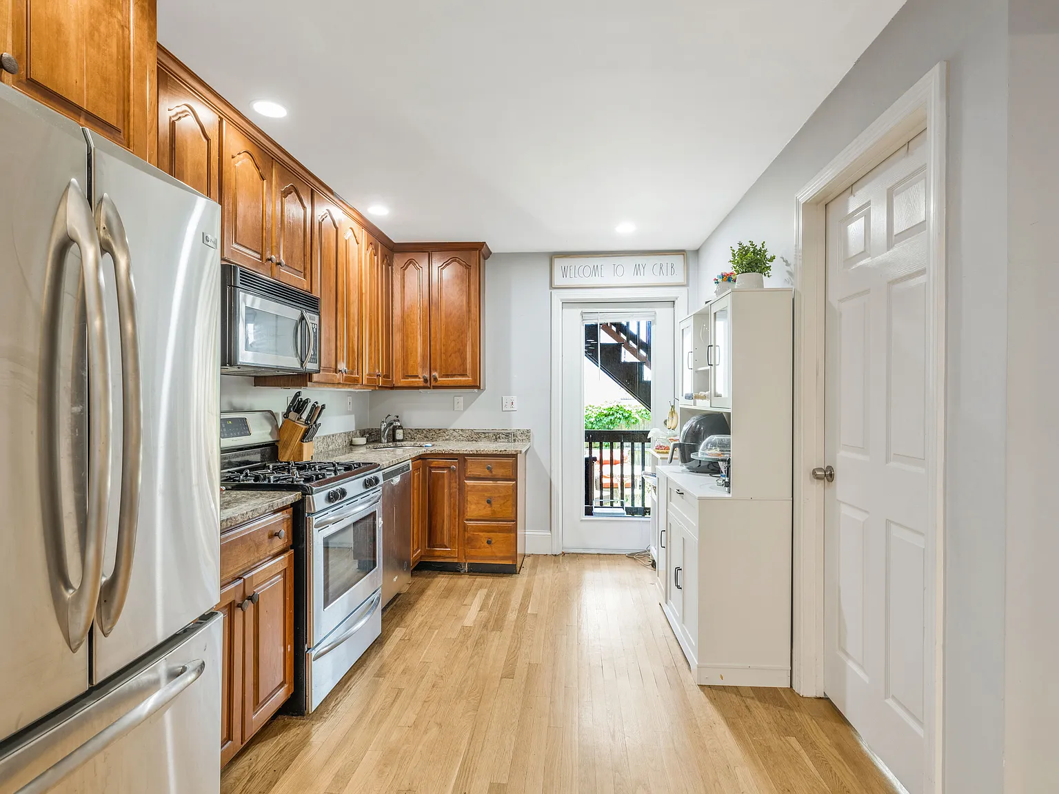4 bed, 1.5 bath, 1074 sqft, $5,800 — Photo 1