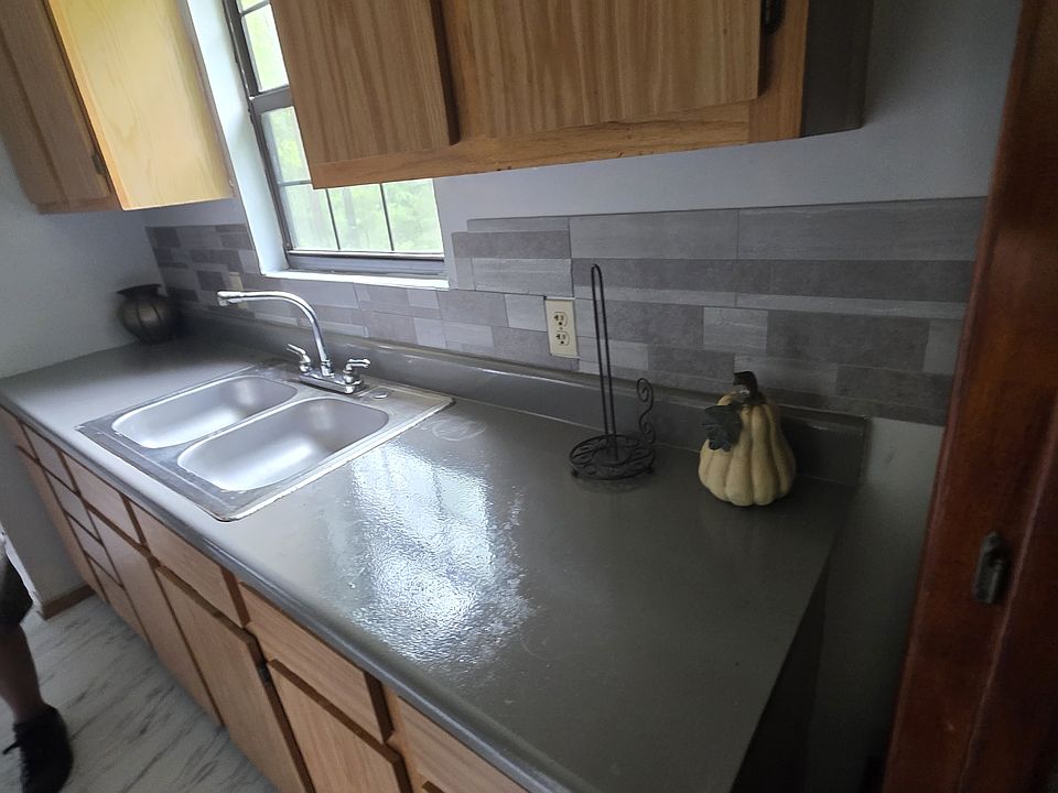 2nd image of 330 Willis Dr